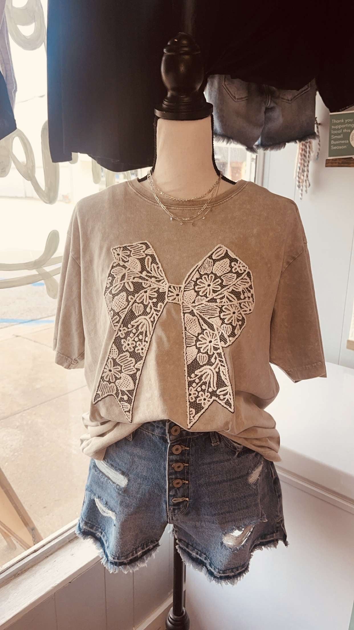 Puff Lace Ribbon Graphic Tee