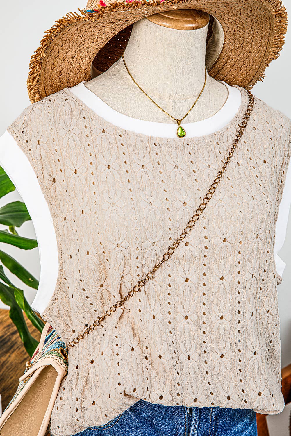 Fashion-W Floral Textured Crew Neck Tank Top