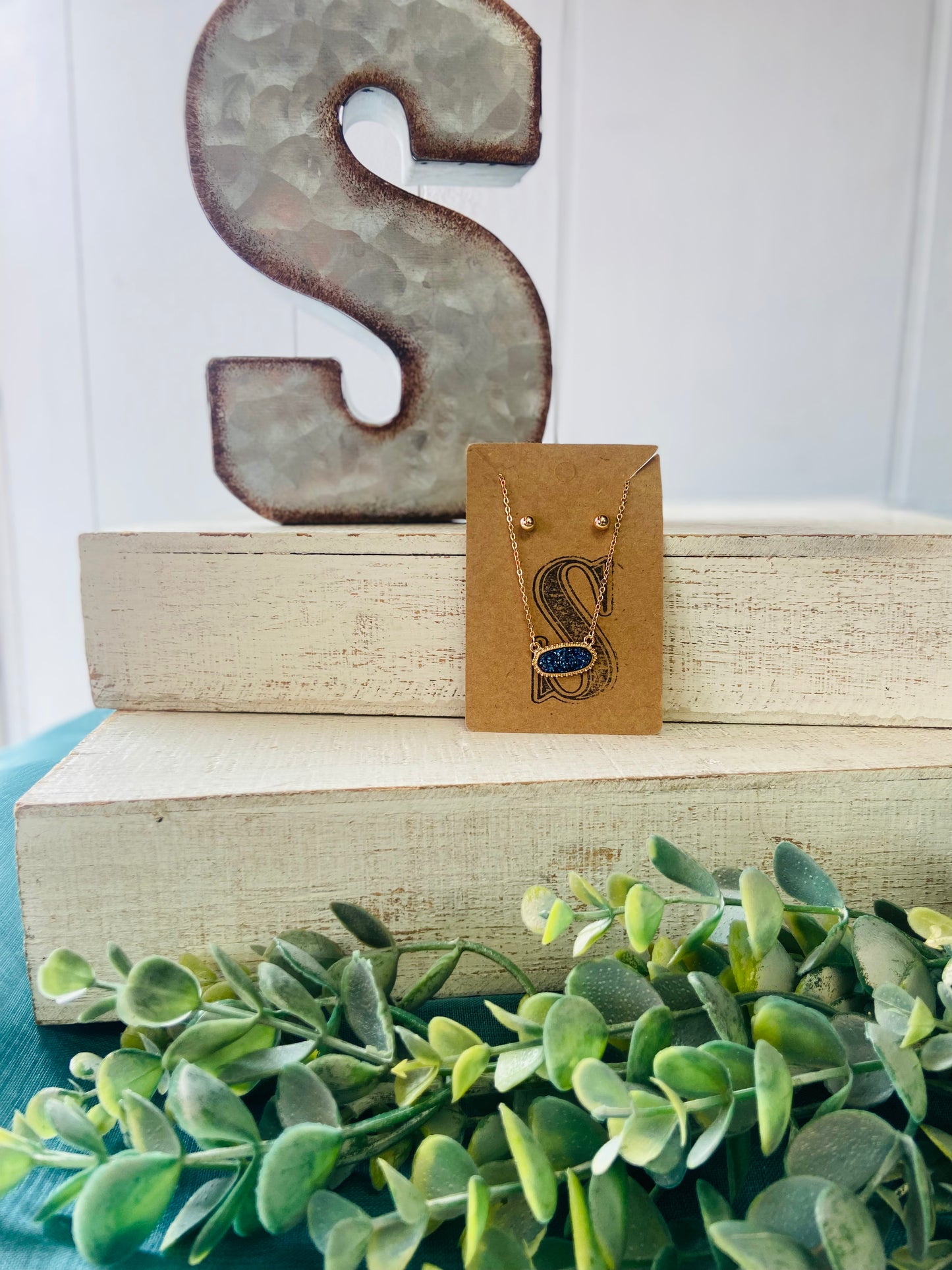 Druzy Oval Stone Necklace