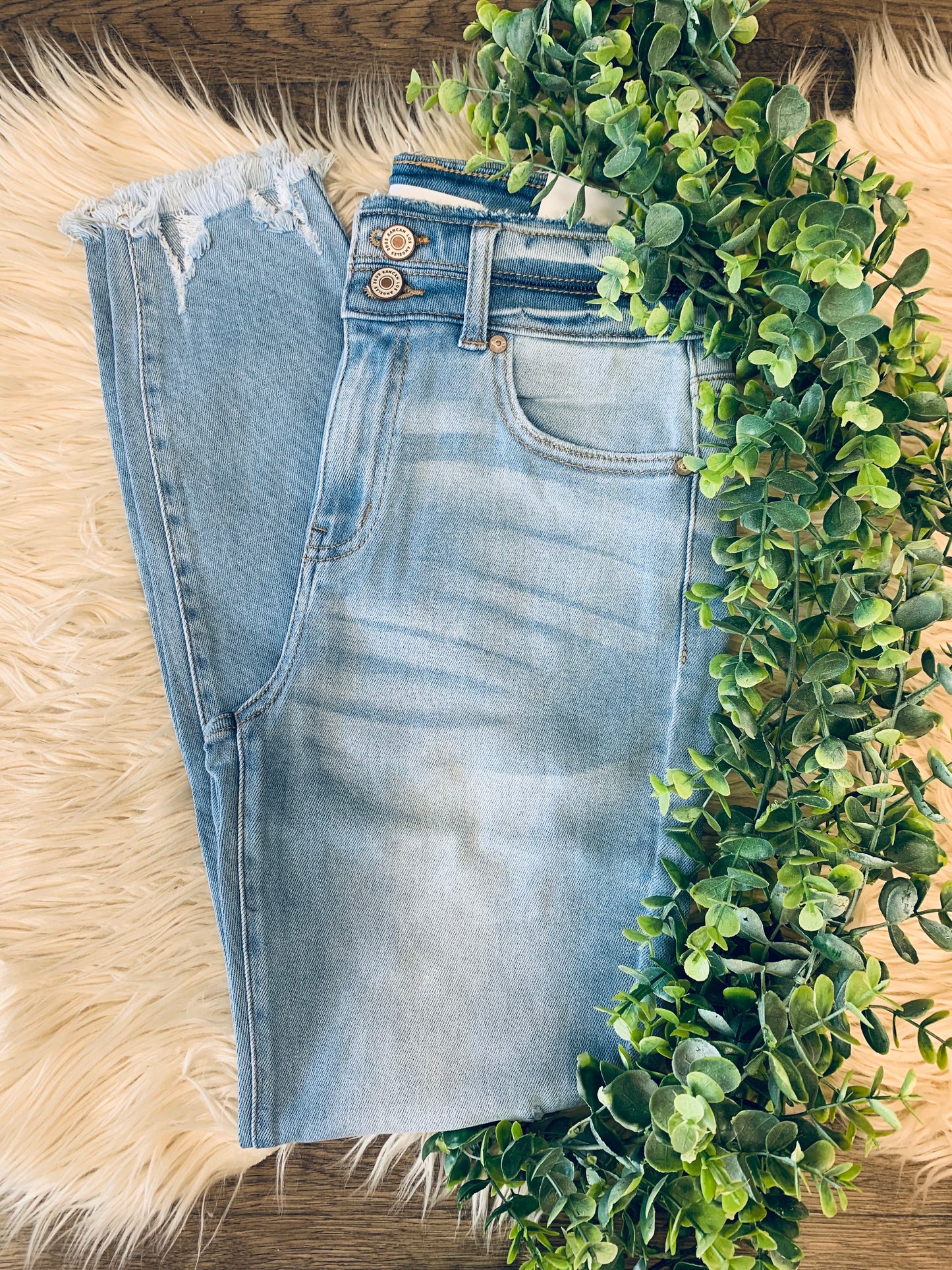 Kancan Light Wash Distressed Skinny