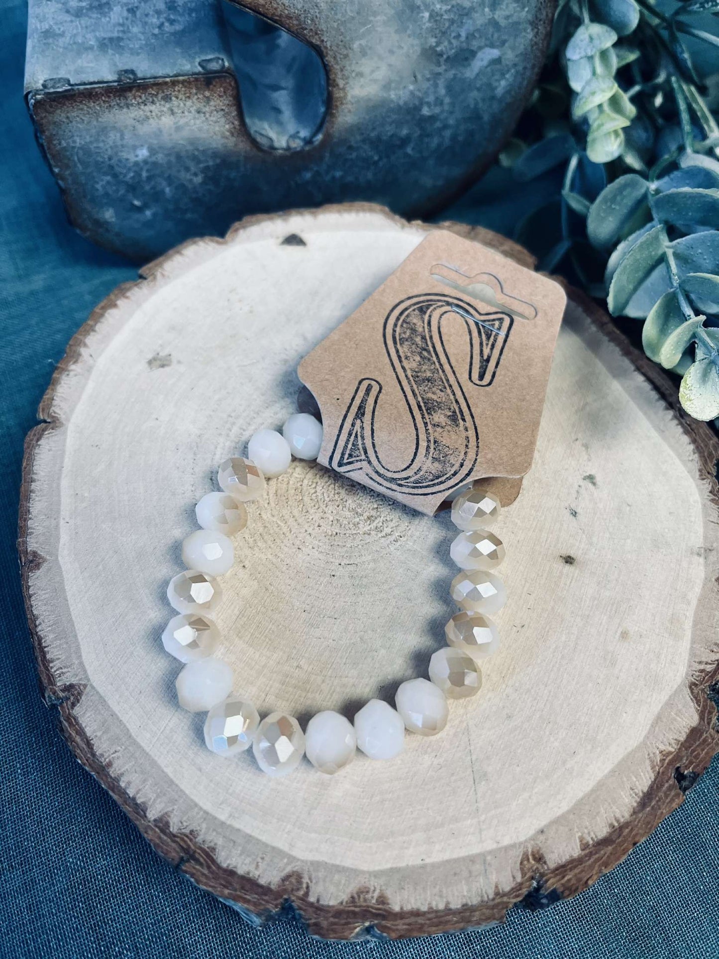 Glimmering Glass Bead Bracelet