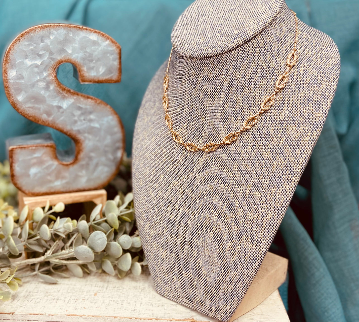 Dazzling Knot Linked Necklace