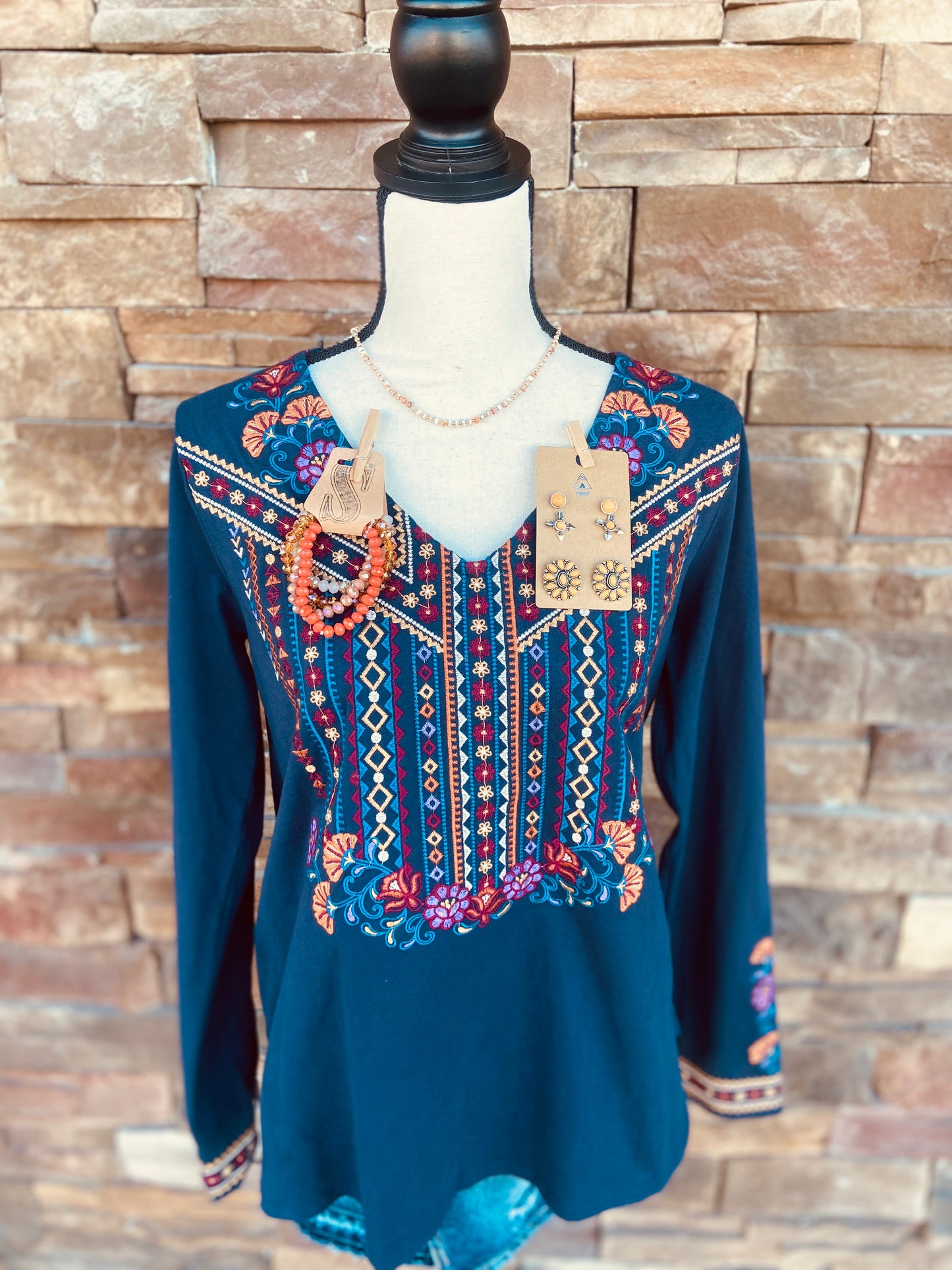 L/S V-neck Embroidered Top