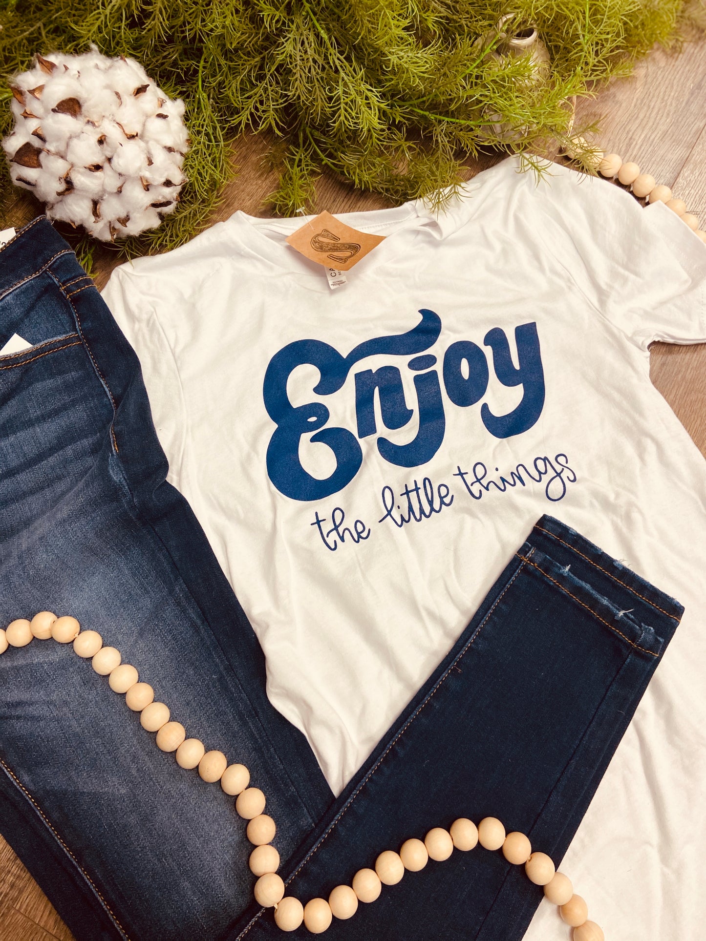 Enjoy the little things graphic tee